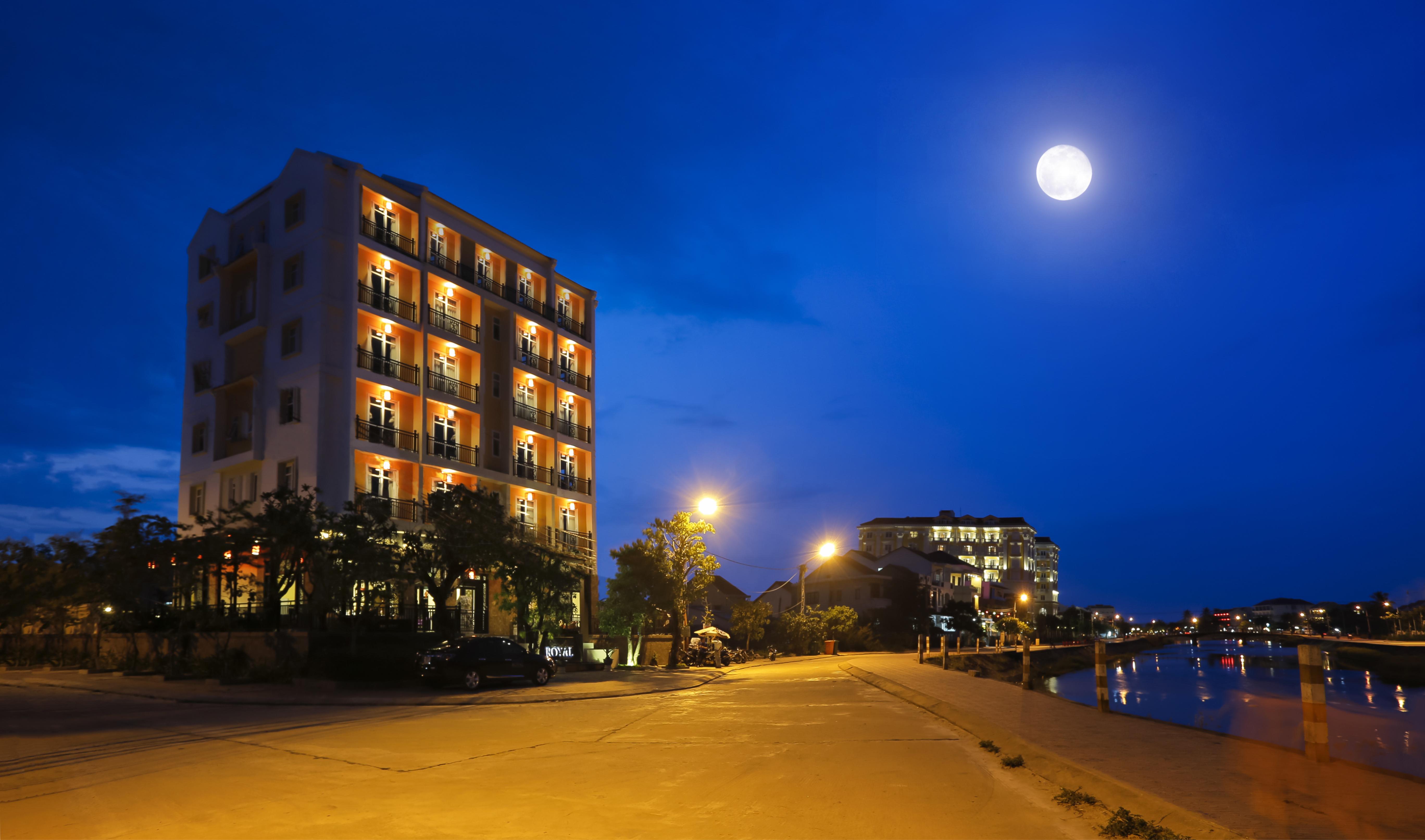 Royal Riverside Hoi An Hotel & Spa מראה חיצוני תמונה