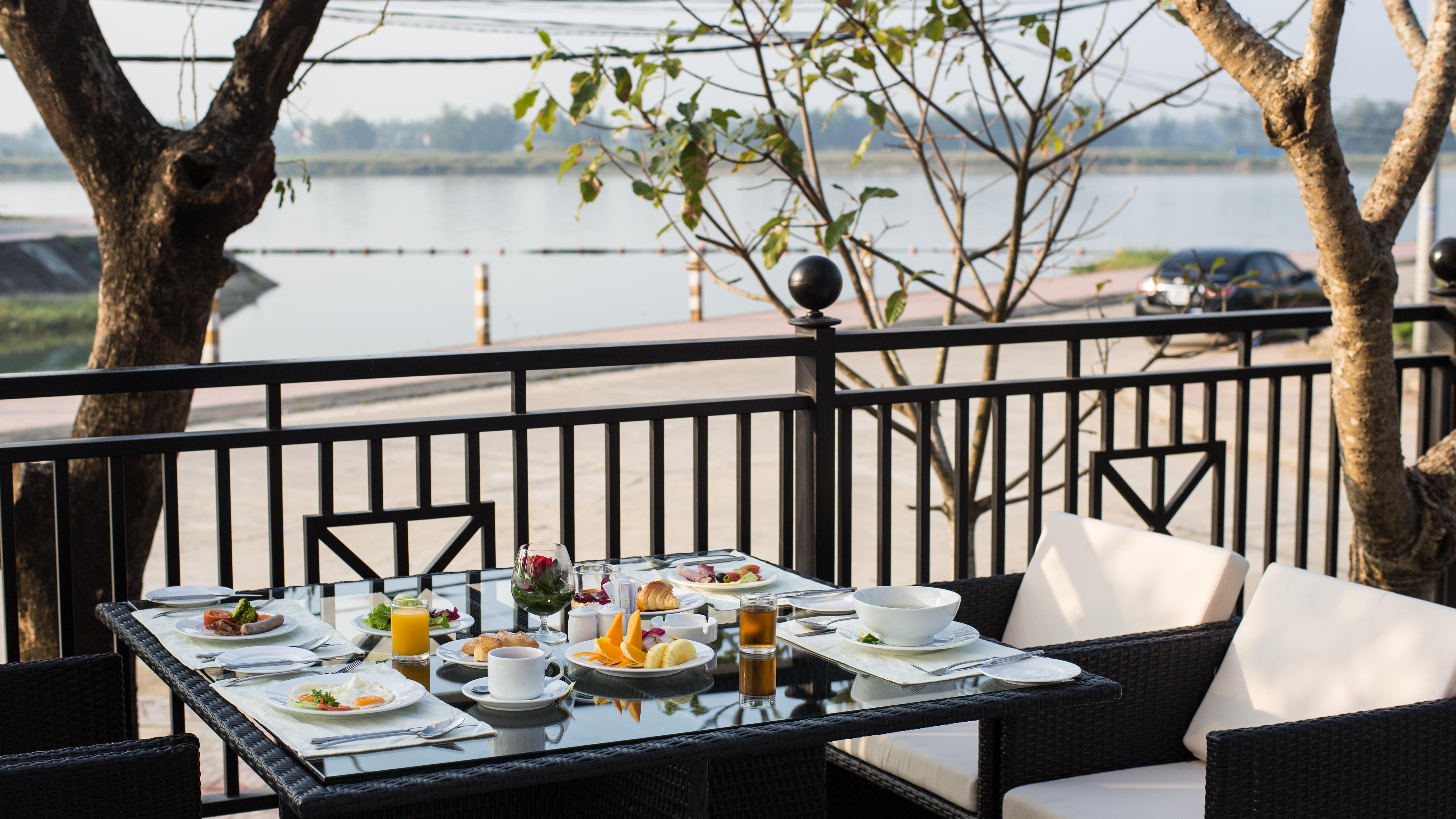 Royal Riverside Hoi An Hotel & Spa מראה חיצוני תמונה