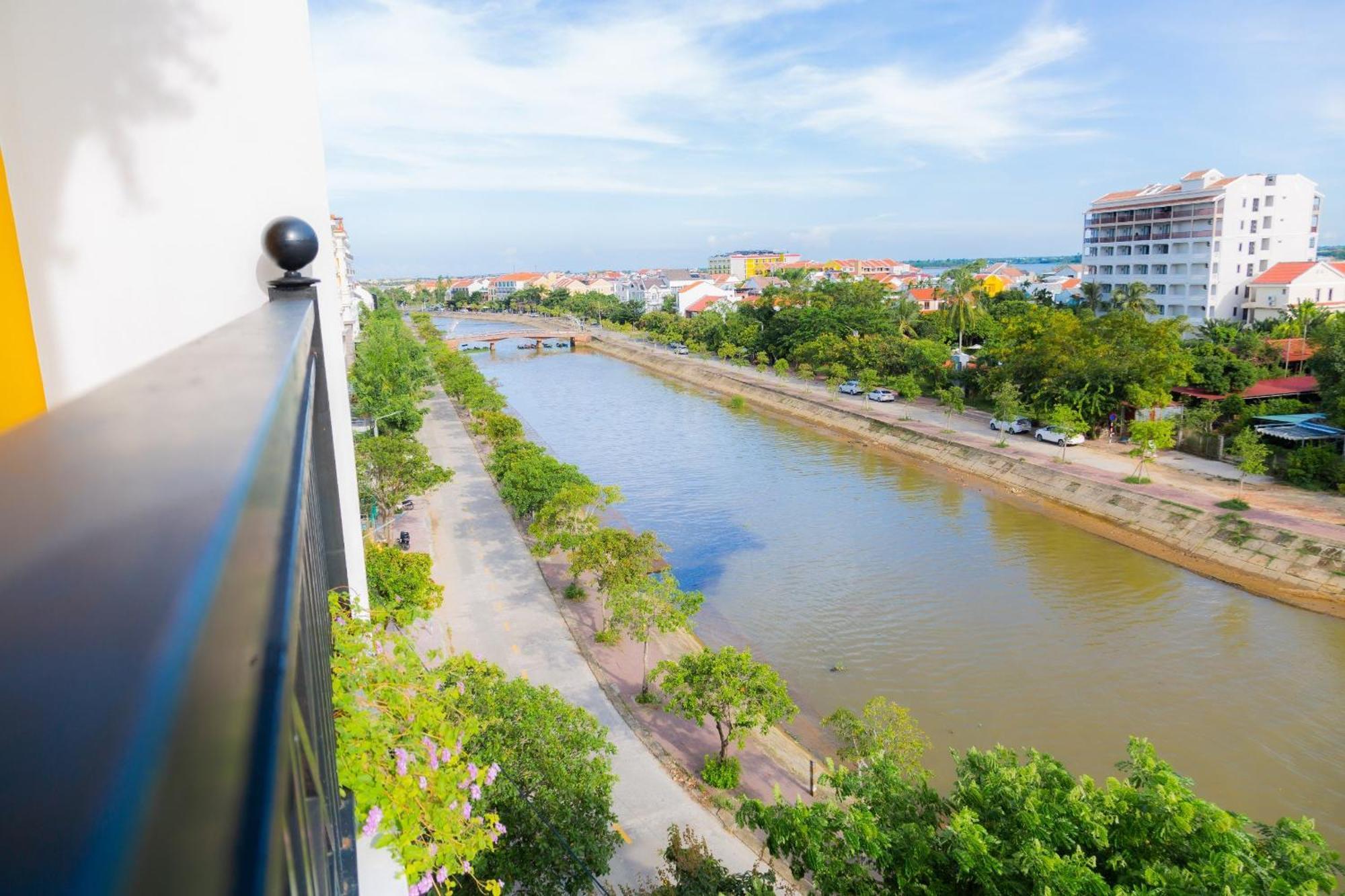 Royal Riverside Hoi An Hotel & Spa מראה חיצוני תמונה