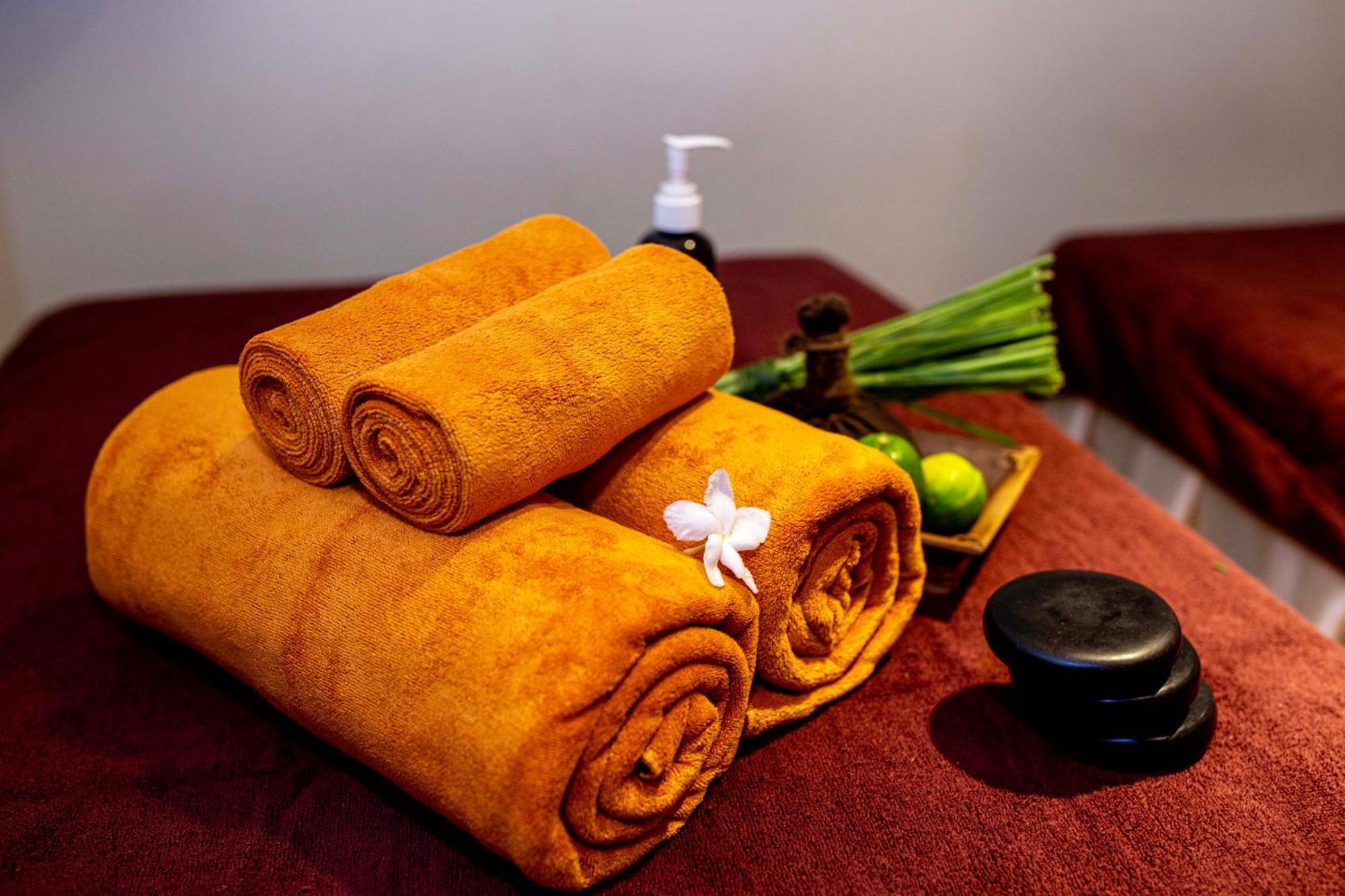Royal Riverside Hoi An Hotel & Spa מראה חיצוני תמונה