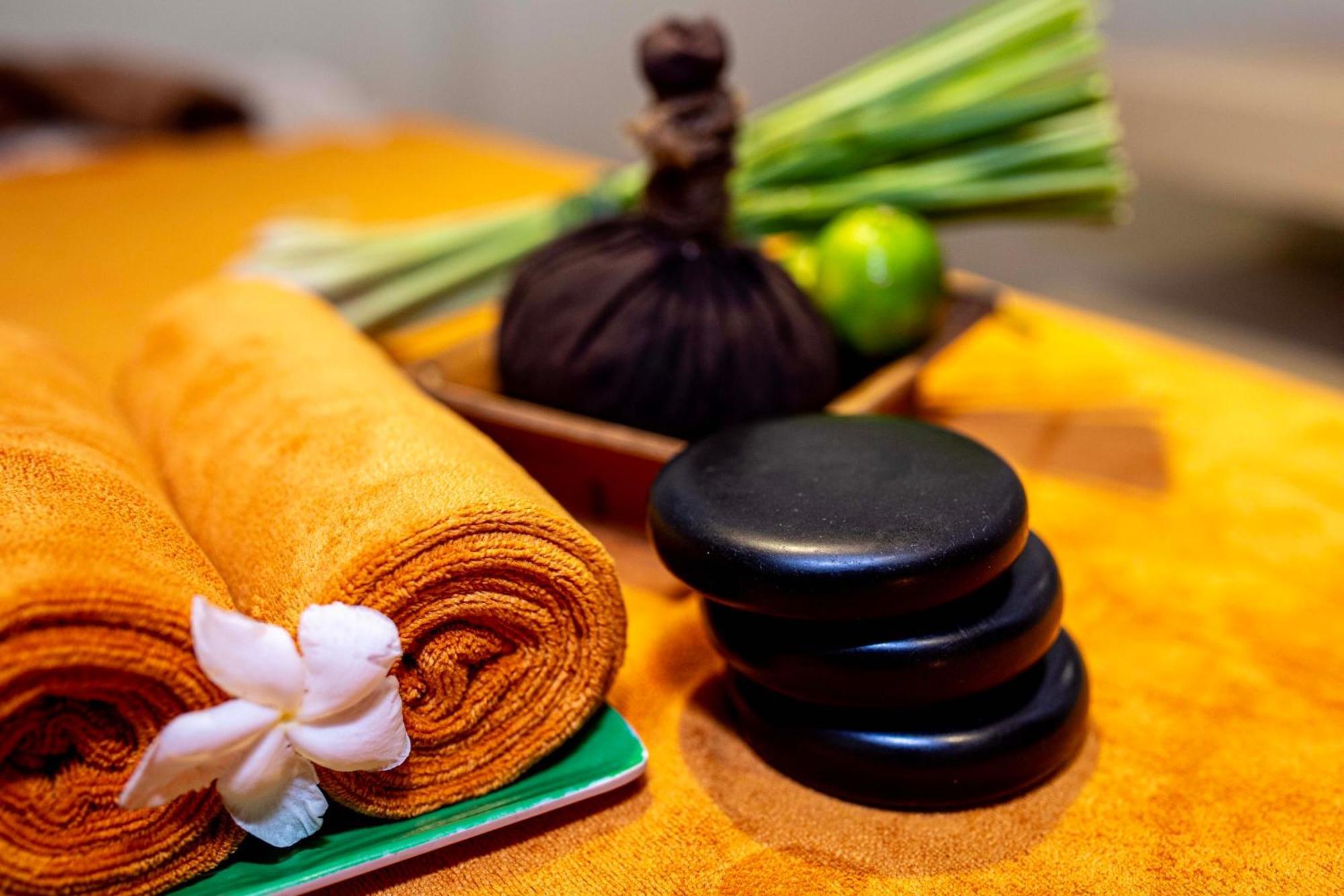 Royal Riverside Hoi An Hotel & Spa מראה חיצוני תמונה