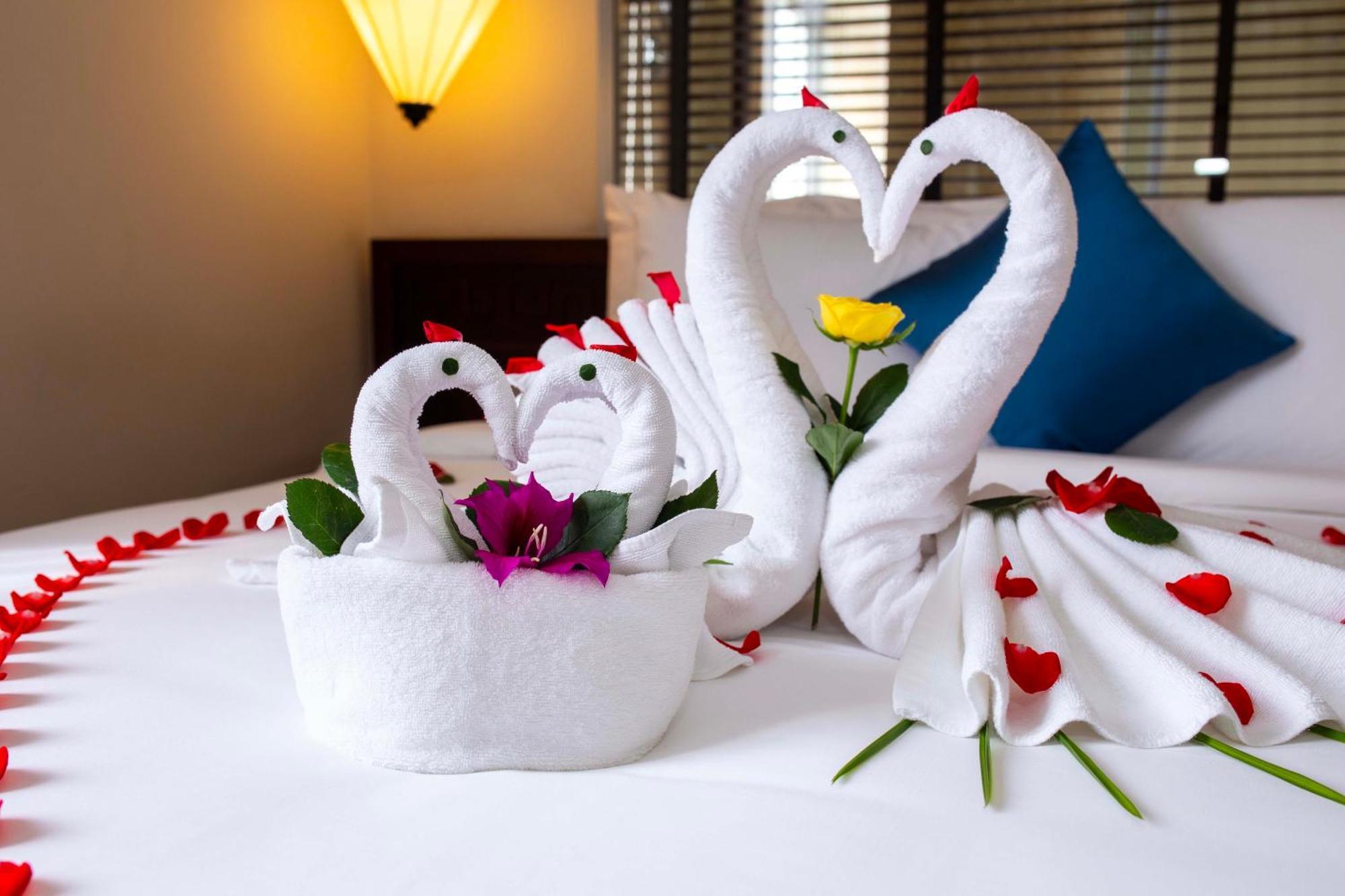 Royal Riverside Hoi An Hotel & Spa מראה חיצוני תמונה