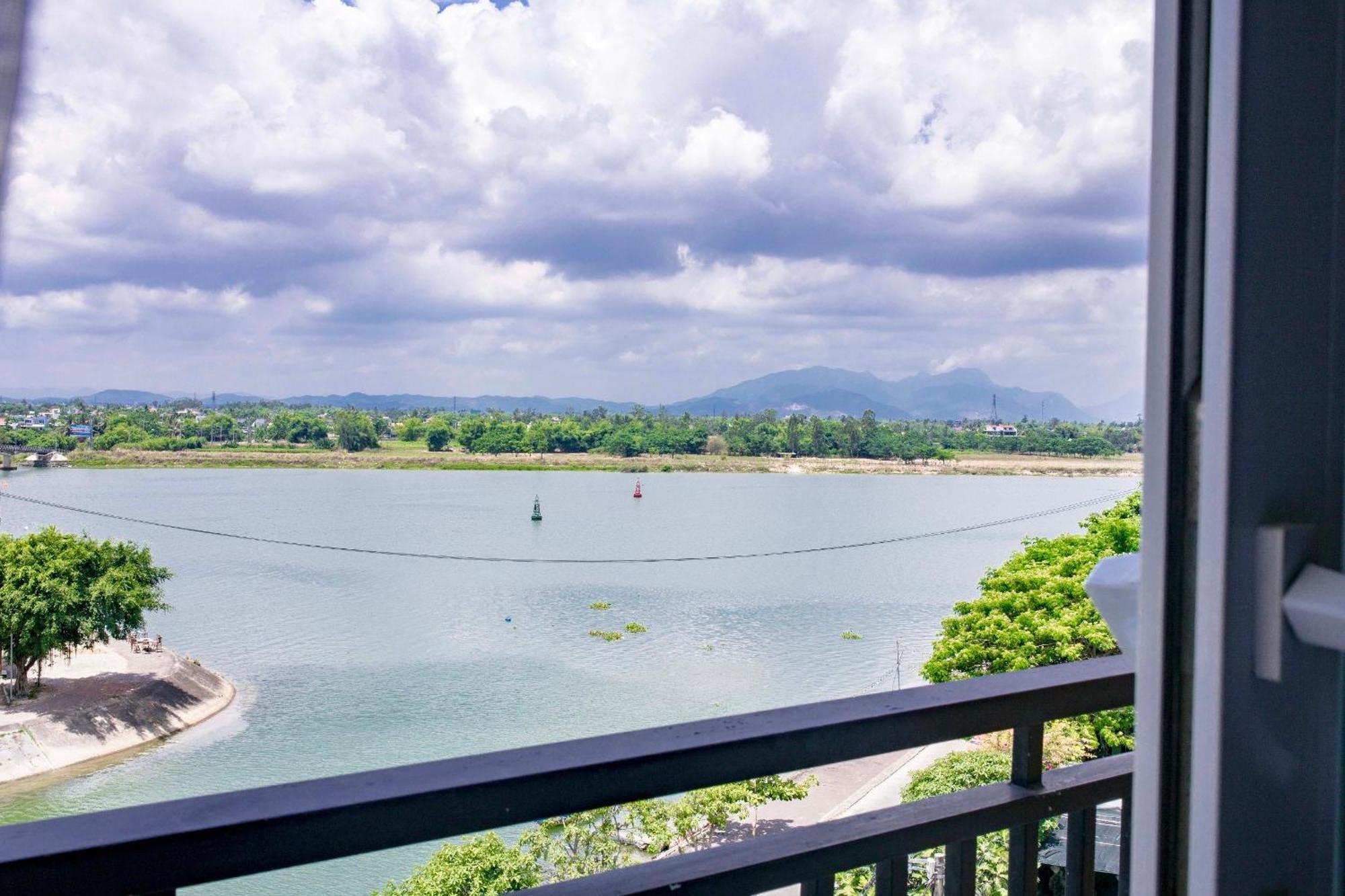 Royal Riverside Hoi An Hotel & Spa מראה חיצוני תמונה