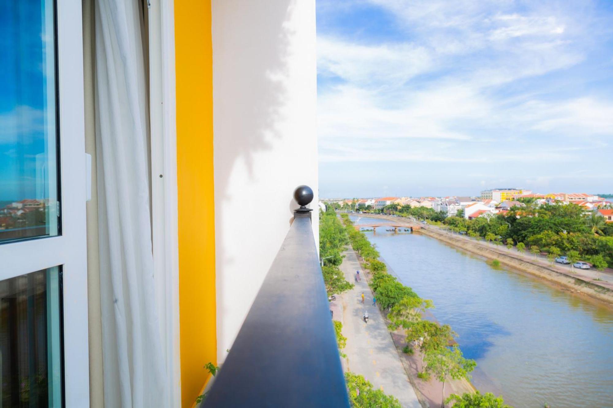 Royal Riverside Hoi An Hotel & Spa מראה חיצוני תמונה